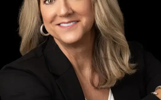 agent profile picture for Marsha Whisenhunt on country homes website