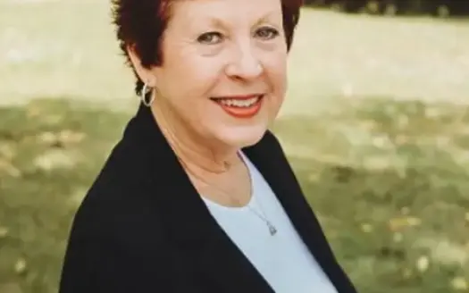 agent profile picture for Melissa Potts on country homes website