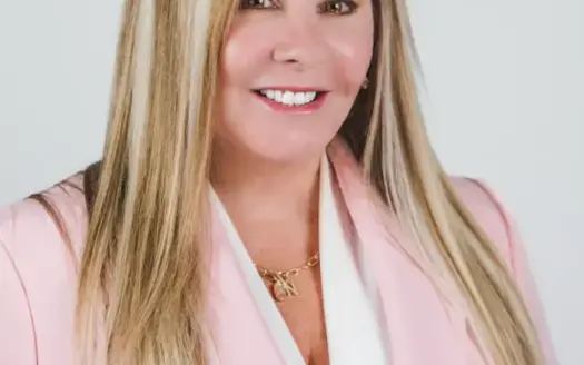 agent profile picture for Niki Thomas-Schnyder on country homes website