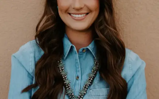 agent profile picture for Peyton Shelley on country homes website