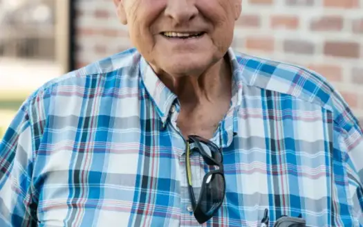 agent profile picture for Robert Davis on country homes website