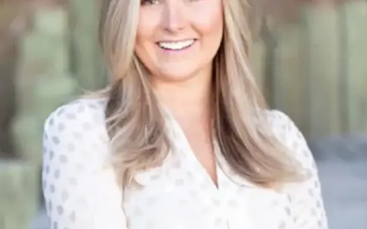 agent profile picture for Samantha Polk on country homes website