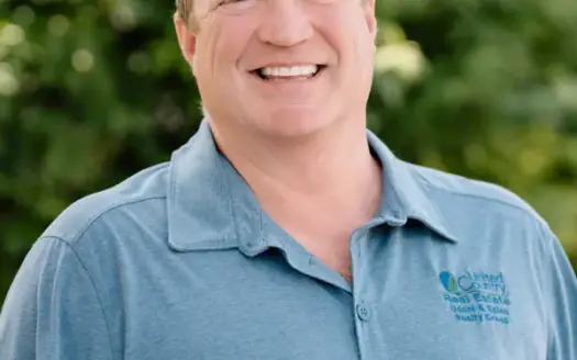 agent profile picture for Scott Salan on country homes website
