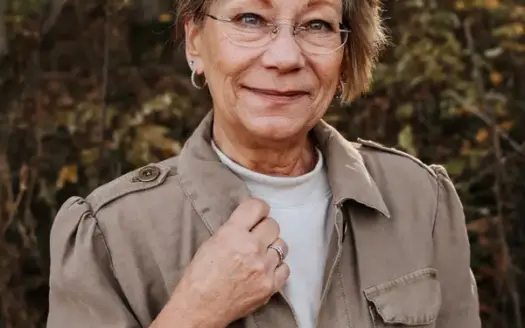agent profile picture for Tina Marshall on country homes website
