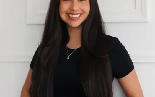 agent profile picture for Veanna Del Toro on country homes website