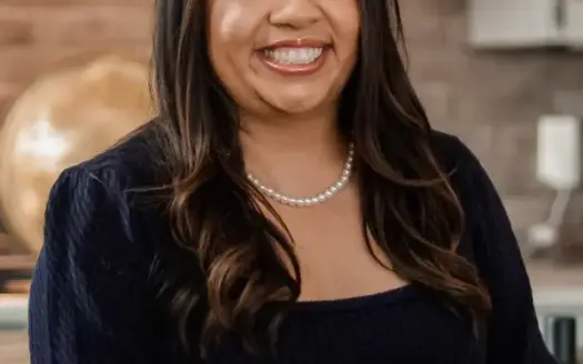 agent profile picture for Veronica Galvan on country homes website