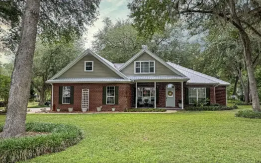 A Wooded Retreat In Woodborough On Lake Jeffery