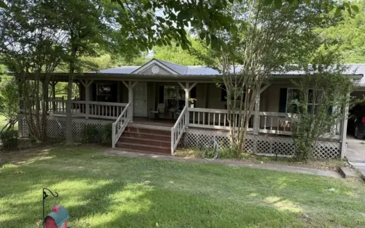 Beautiful Home close to town in with a Park Like Setting