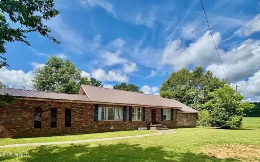 Brick Home on 6.5 Acres in Walthall County