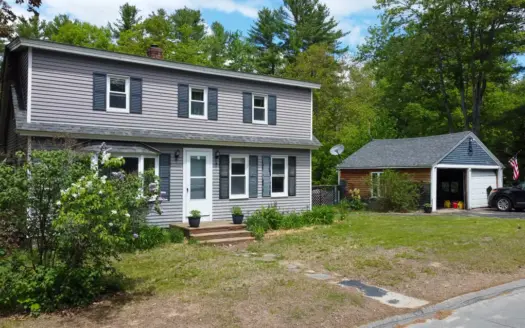 Charming 4 Bedroom Country Home – Jay, Maine