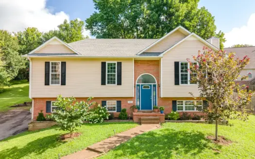 Country Home for Sale in Maury County, Tennessee