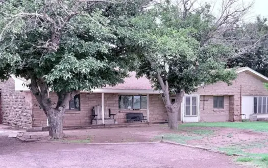 Country living just minutes from town