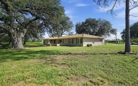 Country Living Under the Shade of Century-Old Live Oaks