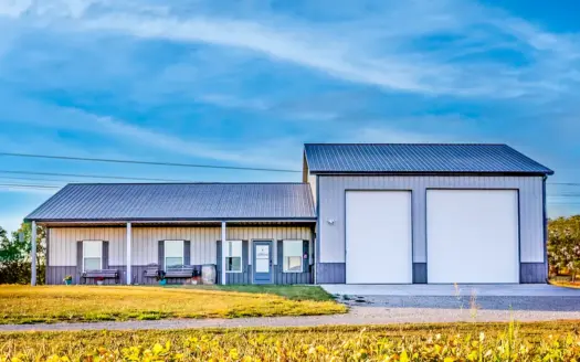 Custom Barndominium, 18.17 Acres, Seconds from Hillsdale Lake