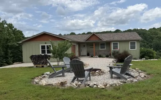 Exquisite Turn-Key Ozark Retreat Near Alley Spring
