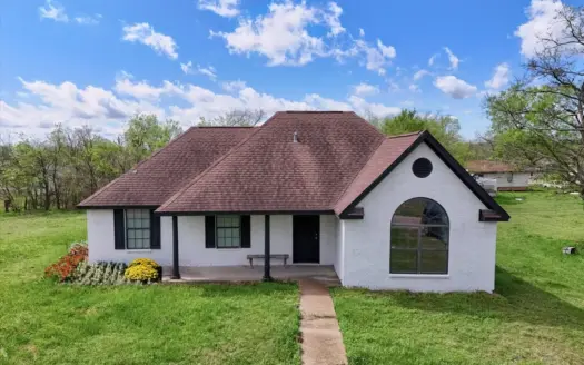 Freshly Renovated Home: 308 S Herman St. Mexia, Texas