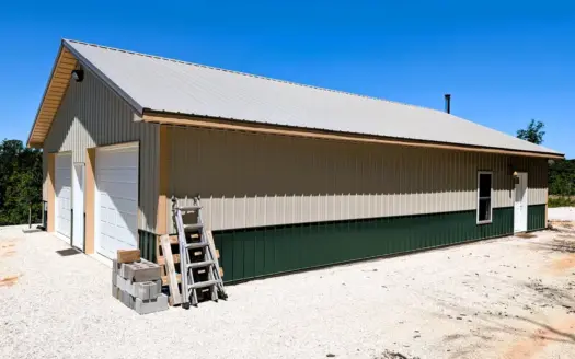 Garage & living quarters on 45 acres Morgan County, MO