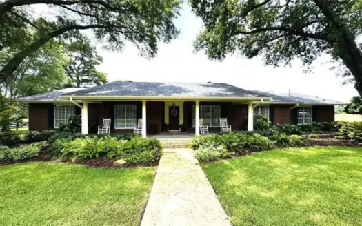 Gillsburg MS Farmhouse Estate on 72 Acres