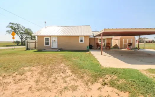 Great Starter Home or Investment Property! 3/2 W/Barn and Storage