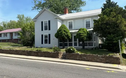 Historic 1890 farmhouse in Wytheville, Va