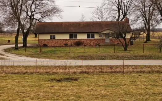 Home For Locate near Stockton Lake