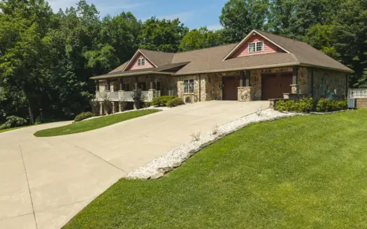 Luxury Home for Sale in Bluff City!