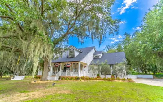 Luxury Home for Sale in Umatilla, FL!