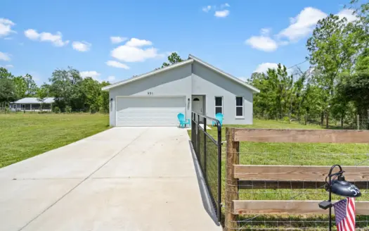 Move in Ready Home in the Williston Highlands!