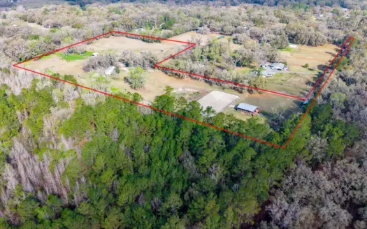 Peaceful 18-Acre Equestrian Estate in Williston, Florida for Sale