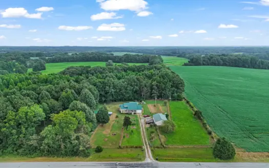 TN Country Home on 2.5 Acres with a turnkey mini farm