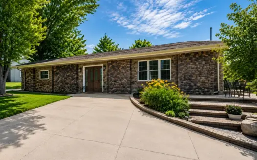 Turnkey Furnished Lake Escape in Seneca, Ohio