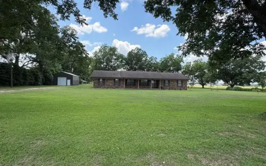 Welcome to your own slice of country paradise in Newton!