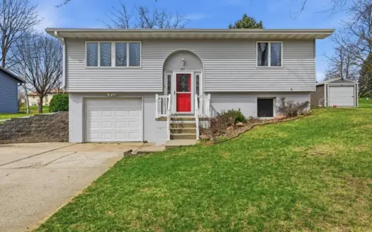 Well-Maintained 3-Bedroom Split-Entry Home in Harlan, IA
