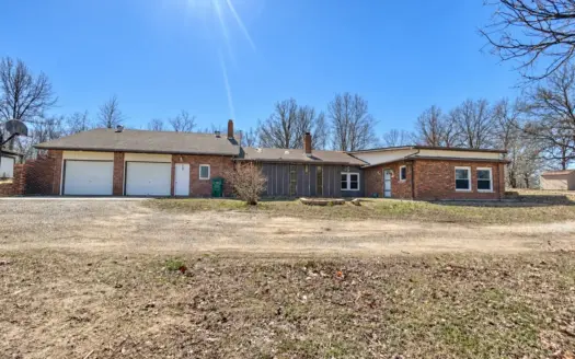Farmette for sale on the edge of Mountain Grove Mo