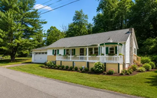 Cute and Cozy Ranch Home Near Quaker City