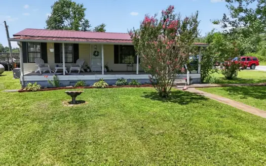 Charming 3 BR 2 BA Home on 1.08 Acres Near Downtown Hohenwald, TN