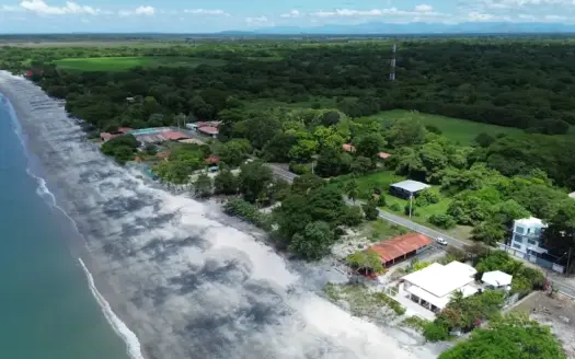 Beachfront Home in Playa Juan Hombrón | 4 Bedrooms and a Terrace
