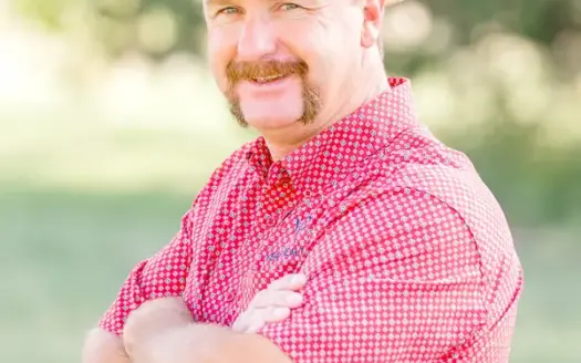 agent profile picture for Scott Burton on country homes website