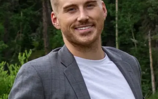 agent profile picture for Trent Buchanan on country homes website