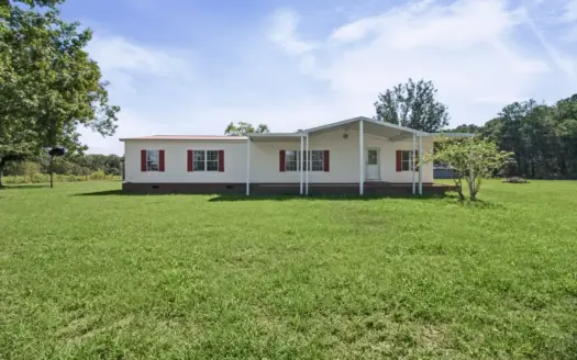 Home and 3 Barns on 4.25 +/- acres in Slocomb, Alabama.