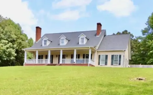 Spacious 4BR Estate on 3 Acres – White Plains