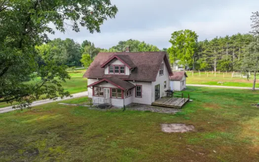 Country Home on 5 Acres For Sale in Waupaca WI