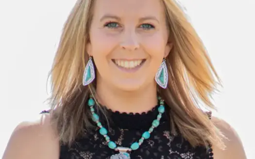 agent profile picture for Ali Larson on country homes website