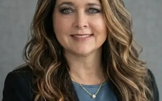 agent profile picture for Tanya Lowery on country homes website