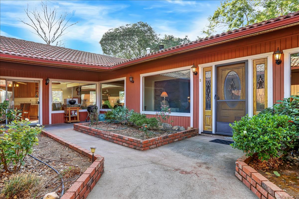 Country Home on 10 Acres for Sale