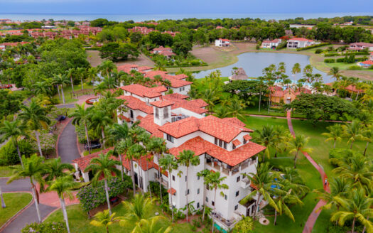 Elegant 3-Bedroom Apartment with Lake View in Buenaventura, Cocle