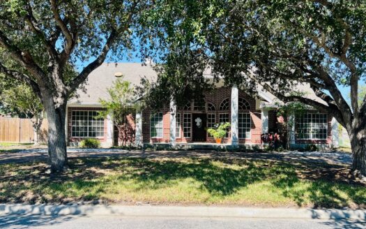 Live Large in Calallen! 5 bed home near River Hills Gold Course