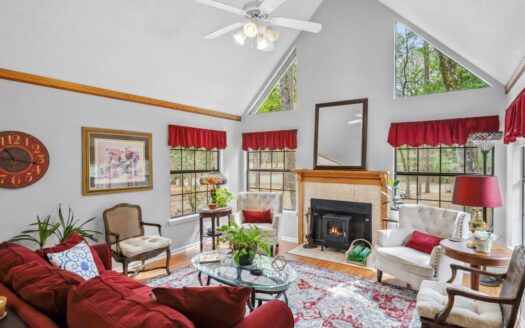 3/3/3 in 24 Hour Guarded & Gated Holly Lake Ranch, Texas