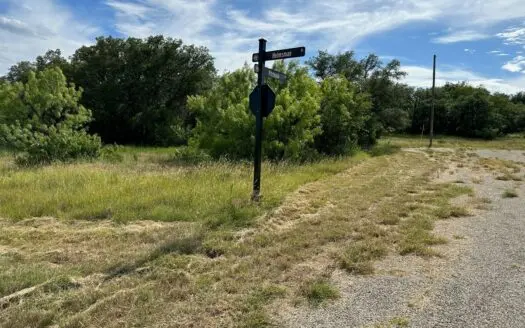 Corner Lot 863 at The Hideout Golf Course Near Lake Brownwood TX