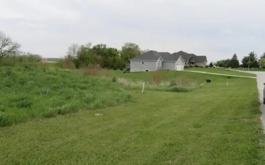 Premium 1-Acre Golf Course Community Lot in Missouri Valley, IA